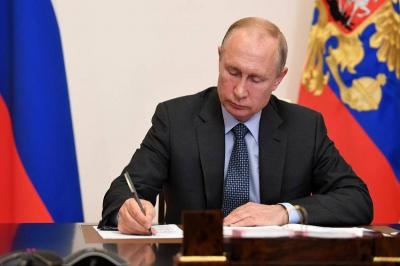 Putin bəzi məhsulların xaricə çıxarılmasını qadağan edən fərman imzalayıb