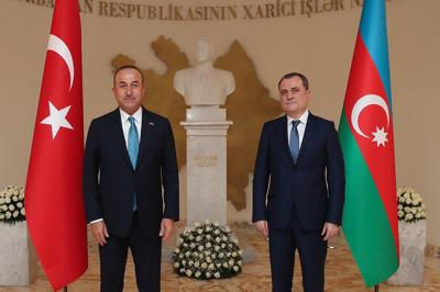 Ceyhun Bayramov türkiyəli həmkarı ilə Ukraynadakı vəziyyəti müzakirə edib - Yenilənib