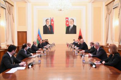 Əli Əsədov Albaniyanın Baş naziri Edi Rama ilə görüşüb