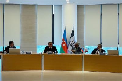 Ceyhun Bayramov beynəlxalq konfransın iştirakçıları ilə görüşüb
