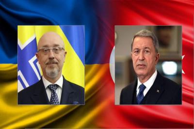 Ukrayna və Türkiyə müdafiə nazirləri telefonla danışıb