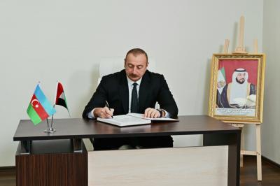 Prezident İlham Əliyev BƏƏ səfirliyində olub, başsağlığı verib