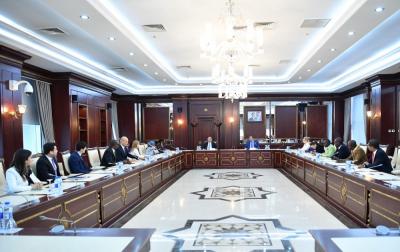Milli Məclisdə “Diplomatiyada parlamentin rolu” mövzusunda müzakirələr aparılıb