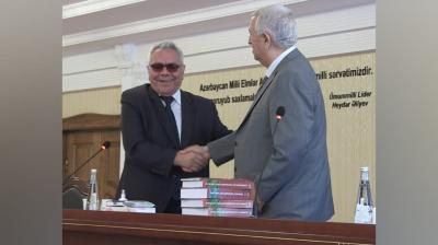 Gəncədə akademik Ziyad Səmədzadənin "Azərbaycan iqtisadiyyatı 100 ildə" beşcildliyinin təqdimatı oldu
