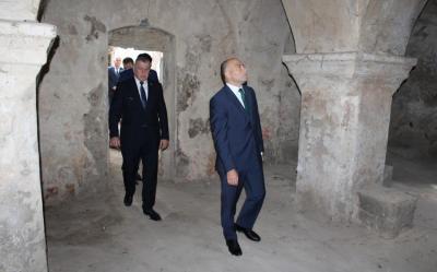 Mədəniyyət naziri Sabirabadda tarixi tikiliyə baxış keçirib