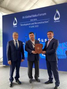 Qədim türk dilinə çevrilmiş ilk Quran kitabı Şuşa məscidinə hədiyyə edilib