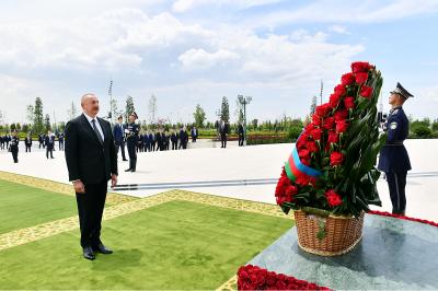 Prezident İlham Əliyev Daşkənddə Müstəqillik abidəsini ziyarət edib - Yenilənib