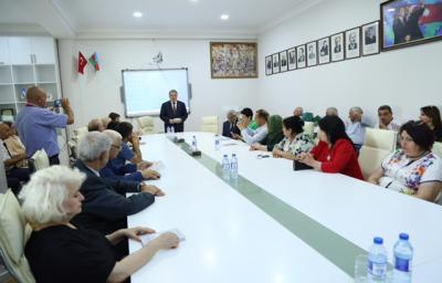 Ədəbiyyat İnstitutunda "Vərəqlərin günahı" kitabının təqdimatı keçirilib