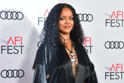 Rihanna ən gənc “self-made” milyarder oldu