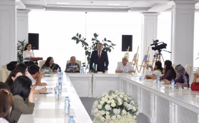 AMEA-da Pakistana aid nəşrlərin təqdimatı  olub