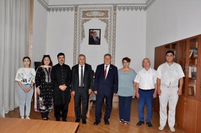AMEA-nın Rəyasət Heyəti Pakistan Ədəbiyyat Akademiyasının prezidenti ilə görüşüb