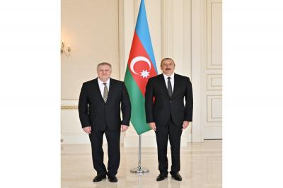 Prezident Slovakiyanın yeni səfirinin etimadnaməsini qəbul edib - Yenilənib