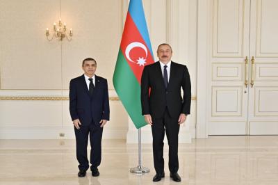 Prezident İlham Əliyev Türkmənistanın Azərbaycandakı yeni səfirinin etimadnaməsini qəbul edib - Yenilənib