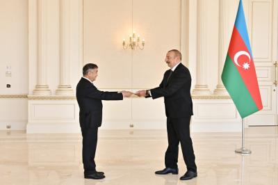 Prezident İlham Əliyev Monqolustanın yeni səfirinin etimadnaməsini qəbul edib - Yenilənib