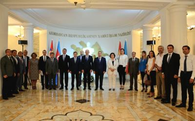 XİN-də Serbiya ilə diplomatik münasibətlərin 25 illiyinə həsr olunmuş tədbir keçirilir