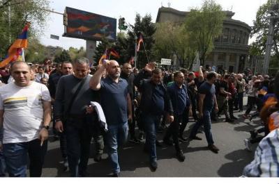 Paşinyanın istefası tələbi ilə yeni hərəkata start verildi