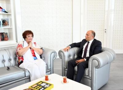 Nazir Tamara Sinyavskayaya “Şərəf” ordenini təqdim edib
