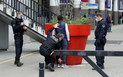 Fransa polisin immiqrantlara qarşı zorakılıq