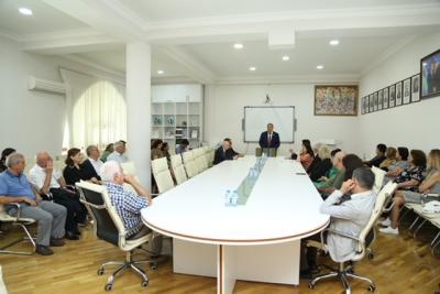 "Azərbaycan ədəbiyyatı tarixi"nin üç cildi təqdim olundu