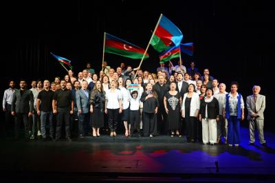 Gənc Tamaşaçılar Teatrından Ordumuza dəstək