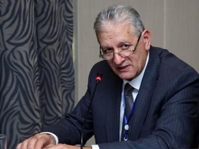 AMEA-nın müxbir üzvü Zeynal Əkpərov 70 illik yubileyini qeyd edir