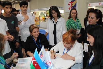 F.Köçərli adına kitabxana Beynəlxalq Kitab Sərgisində tədbirlərə start verib
