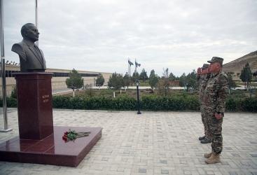 Baş Qərargah rəisi XTQ-nin şəxsi heyəti ilə görüşüb