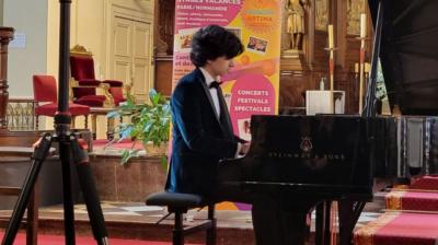 Azərbaycanlı pianoçu Parisdəki konsertdə çıxış edib 