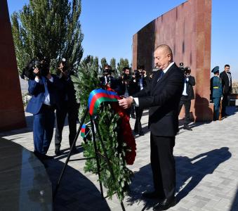 Prezident İlham Əliyev Bişkekdə “Ata-Beyit” Milli Tarixi-Memorial Kompleksini ziyarət edib - YENİLƏNİB