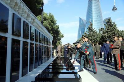 MDB dövlətlərinin qərargah rəisləri Şəhidlər xiyabanını ziyarət edib - Foto