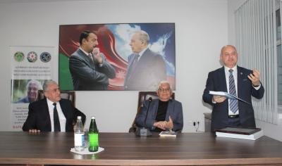 Milli Aerokosmik Agentliyində professor Rafiq Əliyevlə görüş 