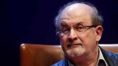 Salman Rüşdi bir gözünü və bir əlini itirib