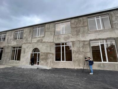 İranın əzələ nümayişi:  köhnə silahlar, tövlə-konsulluq