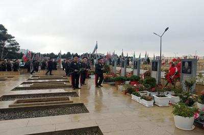 MN-in rəhbər heyəti İkinci Şəhidlər xiyabanını ziyarət edib - Foto