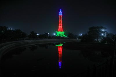 Pakistanın ən böyük qülləsi Azərbaycan bayrağı ilə işıqlandırılıb - Foto