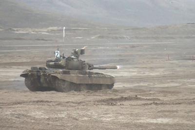 Tank bölmələrinin döyüş hazırlığı yoxlanılır - Video