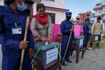 Nepal parlament seçkiləri üçün sandıq başına gedir