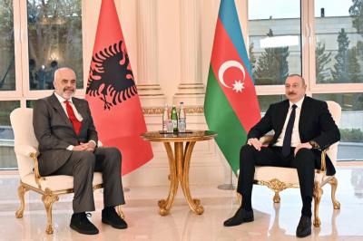 Azərbaycan Prezidenti Leyla Əliyevanın rəsm əsərini Edi Ramaya hədiyyə edib