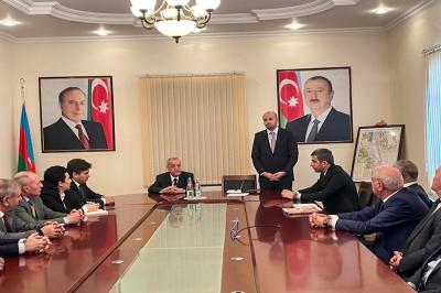 Prezidentin xüsusi nümayəndəsi Qubadlı sakinlərini bərpa işləri barədə məlumatlandırıb - FOTO