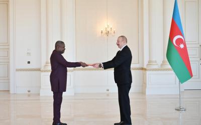 Prezident İlham Əliyev Anqolanın yeni səfirinin etimadnaməsini qəbul edib  -  YENİLƏNİB