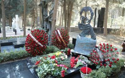 Rüstəm İbrahimbəyovun qəbirüstü abidəsinin açılışı olub