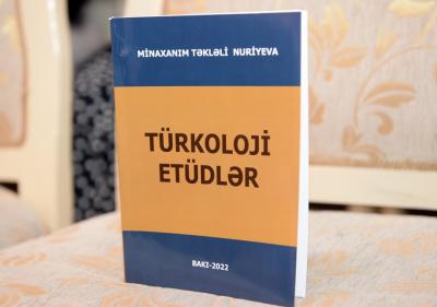 Yazıçılar Birliyində "Türkoloji etüdlər" kitabının təqdimatı olub