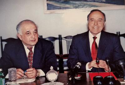Bu gün Xalq yazıçısı Elçinin 80 yaşı tamam olur