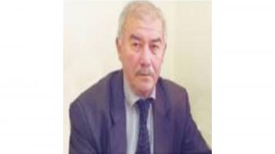 Ağ xalatlı Çiçək