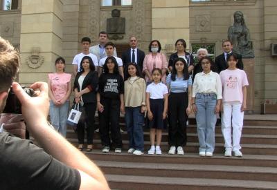"Heydər Əliyev və Nizami Gəncəvi irsi" mövzusunda dəyirmi masa