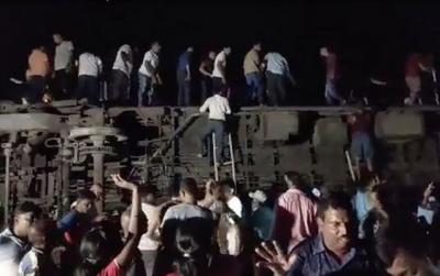 Hindistanda dəhşətli qəza: ölənlərin sayı 288 nəfərə çatıb