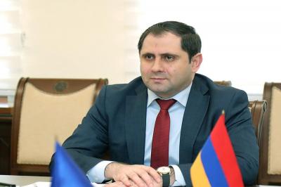 Ermənistan müdafiə naziri Fransaya getdi