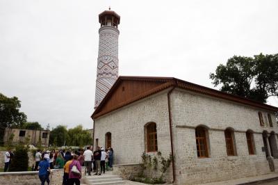 Vaqif Poeziya Günlərinin iştirakçıları Şuşanın tarixi-mədəni məkanlarını ziyarət ediblər