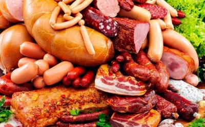 Yediyimiz kolbasa-sosiskalar necə və nədən hazırlanır?