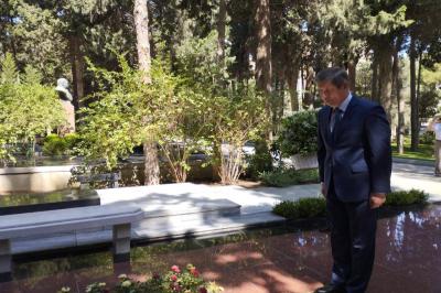 Rusiya səfiri Müslüm Maqomayevin məzarını ziyarət edib